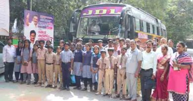 துளிர் வினாடி வினா போட்டி பங்கேற்க மாணவர்கள் பயணம்