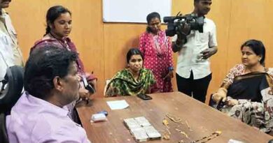 ஆவணங்கள் இன்றி 34 சவரன் நகை, ரூ.3.20 லட்சம் பறிமுதல்