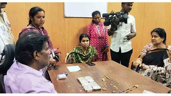 ஆவணங்கள் இன்றி 34 சவரன் நகை, ரூ.3.20 லட்சம் பறிமுதல்