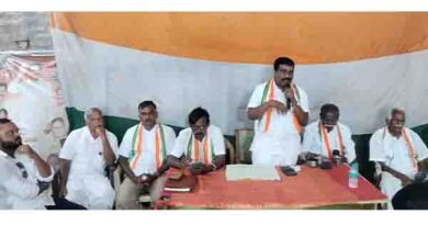 சசிகுமார் தலைமையில் காங்கிரஸ் நிர்வாகிகள் கூட்டம்