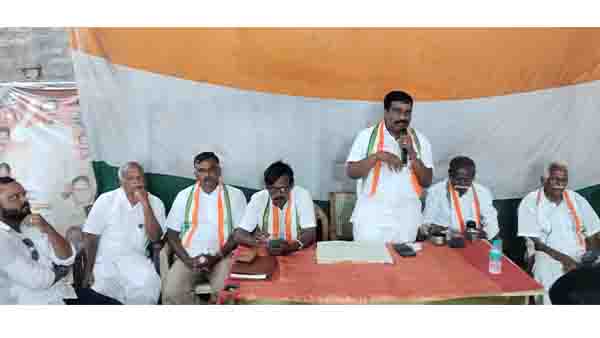 சசிகுமார் தலைமையில் காங்கிரஸ் நிர்வாகிகள் கூட்டம்