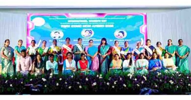 10  மாணவ, மாணவிகளின் ஓராண்டு கல்விக்கட்டணம் ரத்து