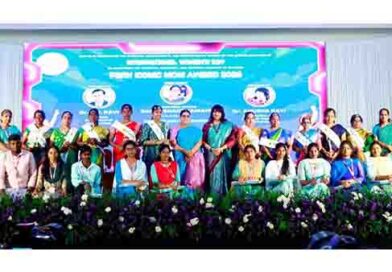 10  மாணவ, மாணவிகளின் ஓராண்டு கல்விக்கட்டணம் ரத்து