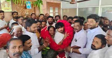 ஸ்ரீ பாலாஜி சுகுமார் எடப்பாடி கே. பழனிச்சாமியை நேரில் சந்தித்து வாழ்த்து பெற்றார்