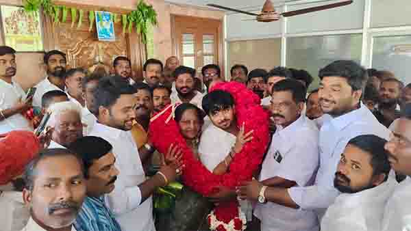 ஸ்ரீ பாலாஜி சுகுமார் எடப்பாடி கே. பழனிச்சாமியை நேரில் சந்தித்து வாழ்த்து பெற்றார்