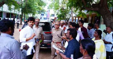 பறக்கும் படை மற்றும் நிலை குழுக்கள் வாகனங்களை சோதனை