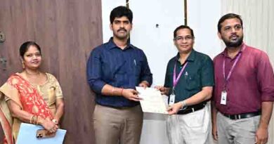 Collector M. Pratap presented certificates of appreciation.