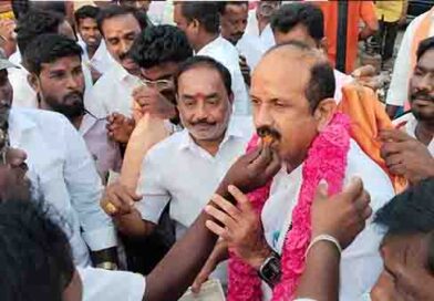 அதிமுக வேட்பாளர் பி. வி. ரமணாவுக்கு வரவேற்பு அதிமுக வேட்பாளர் பி. வி. ரமணாவுக்கு வரவேற்பு