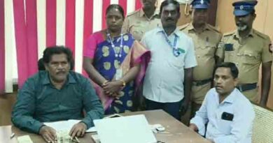 ஆவணங்களின்றி கொண்டு வரப்பட்ட 5 லட்சம் பணம் பறிமுதல்