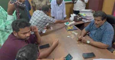 காரில் கொண்டுவரப்பட்ட 25 சவரன் நகை பறிமுதல்