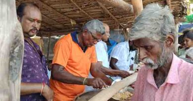 ஈரோடு நேதாஜி காய்கறி மார்க்கெட்டில் அன்னதானம் 