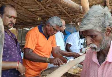 ஈரோடு நேதாஜி காய்கறி மார்க்கெட்டில் அன்னதானம் 