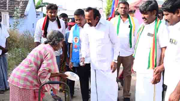 சு.முத்துசாமிஅவர்கள் சூரம்பட்டியில்வாக்குசேகரித்தார்