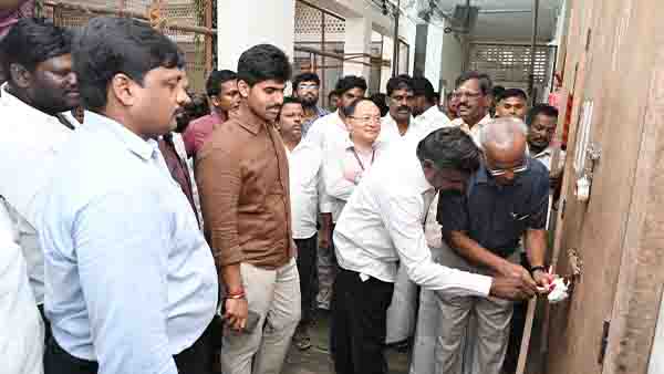 மாவட்ட தேர்தல் அலுவலர் மு.பிரதாப் ஆகியோர் நேரில் ஆய்வு