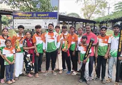 கோவை மாணவர்களுக்கு உற்ச்சாக வரவேற்பு கோவை மாணவர்களுக்கு உற்ச்சாக வரவேற்பு