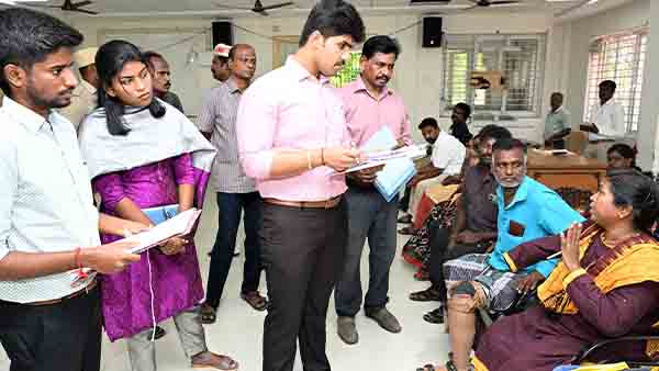 திருவள்ளூரில்380 கோரிக்கை மனுக்கள் பெறப்பட்டன