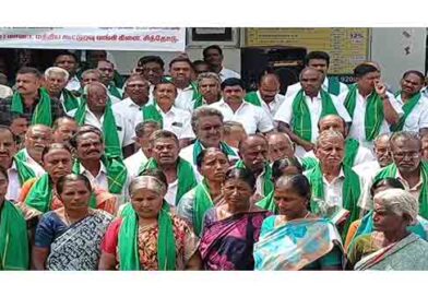 கூட்டுறவு அலுவலகம் முன் விவசாயிகள் முற்றுகை