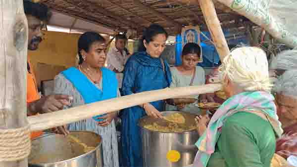 நேதாஜி காய்கறி மார்க்கெட்டில் 2000-க்கும் மேற்பட்டோருக்கு அன்னதானம் நேதாஜி காய்கறி மார்க்கெட்டில் 2000-க்கும் மேற்பட்டோருக்கு அன்னதானம்