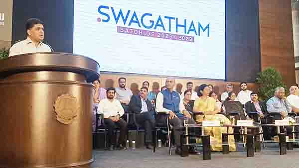 கோவையில் மாணவர்களுக்கு வரவேற்பு நிகழ்ச்சி
