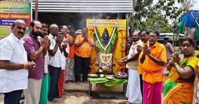 ஈரோடு நேதாஜி காய்கறி மார்க்கெட்டில் ஆடி அமாவாசை அன்னதானம்.