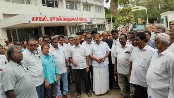 ஈரோடு காவல் ஆய்வாளர் மீது எஸ்.பி.யிடம் புகார் ஈரோடு காவல் ஆய்வாளர் மீது எஸ்.பி.யிடம் புகார்