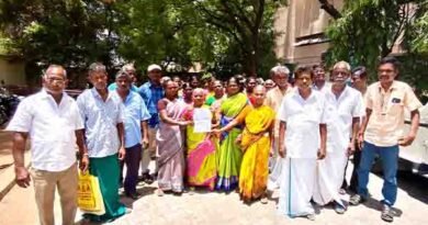 கோவில் நகைஒப்படைக்கக் கோரி கிராம மக்கள் மனு
