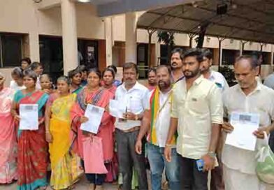 ஈரோட்டில் அடிப்படை வசதி கோரி பொதுமக்கள் ஆட்சியரிடம் மனு