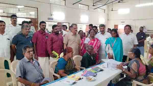சென்னிமலையில் நெசவாளர்களுக்கு மருத்துவ முகாம்