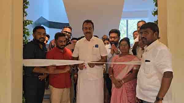முன்னாள் அமைச்சர் துவங்கி வைத்த பல் மருத்துவமனை