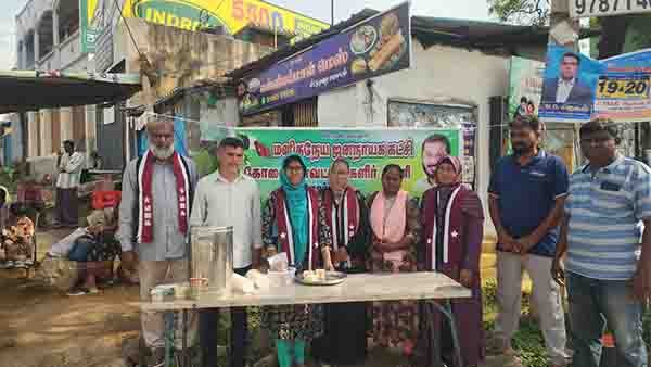 கோவையில் மகளிர் அணி சார்பாக நிலவேம்பு கசாயம்
