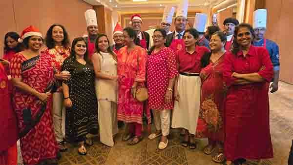 கோவையில் நடைபெற்ற கேக் மிக்சிங் திருவிழா கோவையில் நடைபெற்ற கேக் மிக்சிங் திருவிழா