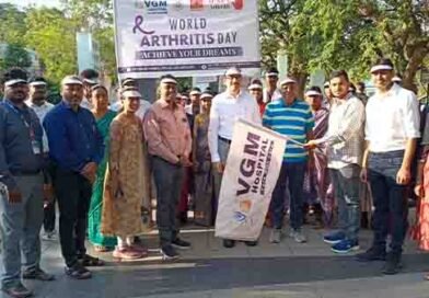 கோவை மாவட்ட ஆட்சியர் துவக்கி வைத்த பேரணி கோவை மாவட்ட ஆட்சியர் துவக்கி வைத்த பேரணி