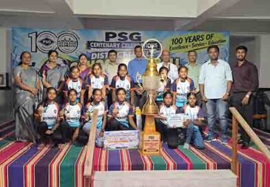 கோவையில் பள்ளி மாணவர்களு பரிசு வழங்கும் விழா கோவையில் பள்ளி மாணவர்களு பரிசு வழங்கும் விழா