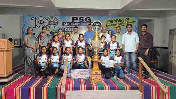 கோவையில் பள்ளி மாணவர்களு பரிசு வழங்கும் விழா கோவையில் பள்ளி மாணவர்களு பரிசு வழங்கும் விழா